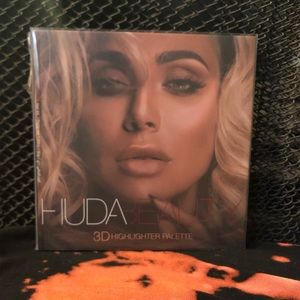 Huda Beauty 3D Highlighter Palette